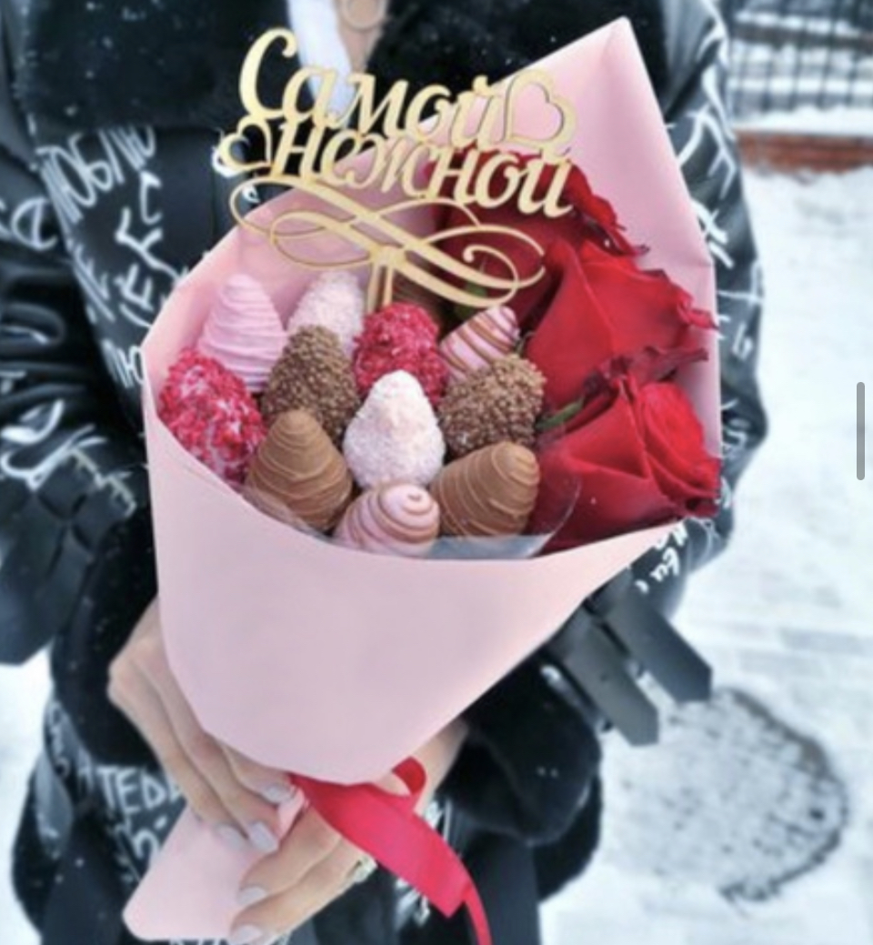 № 312. Букет из клубники в шоколаде и роз