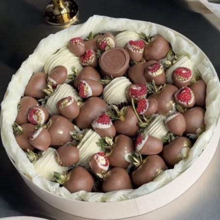 № 352. Набор клубника и малина в шоколаде.