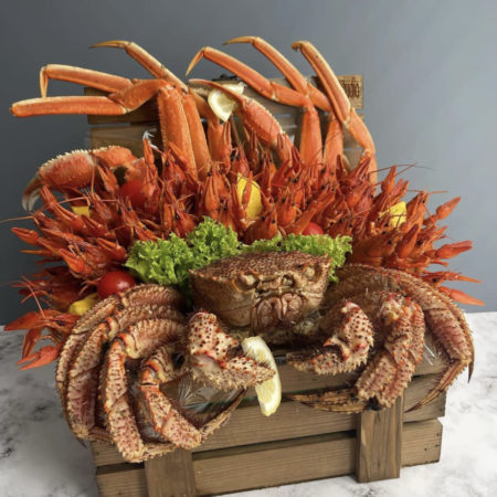 № 364. Ящик с крабом, раками и клешнями краба «Морской гигант».