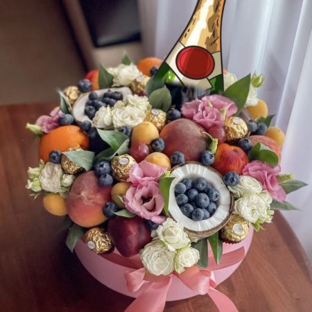 № 372. Шляпная коробка из фруктов и конфет «Кокосовое блаженство»